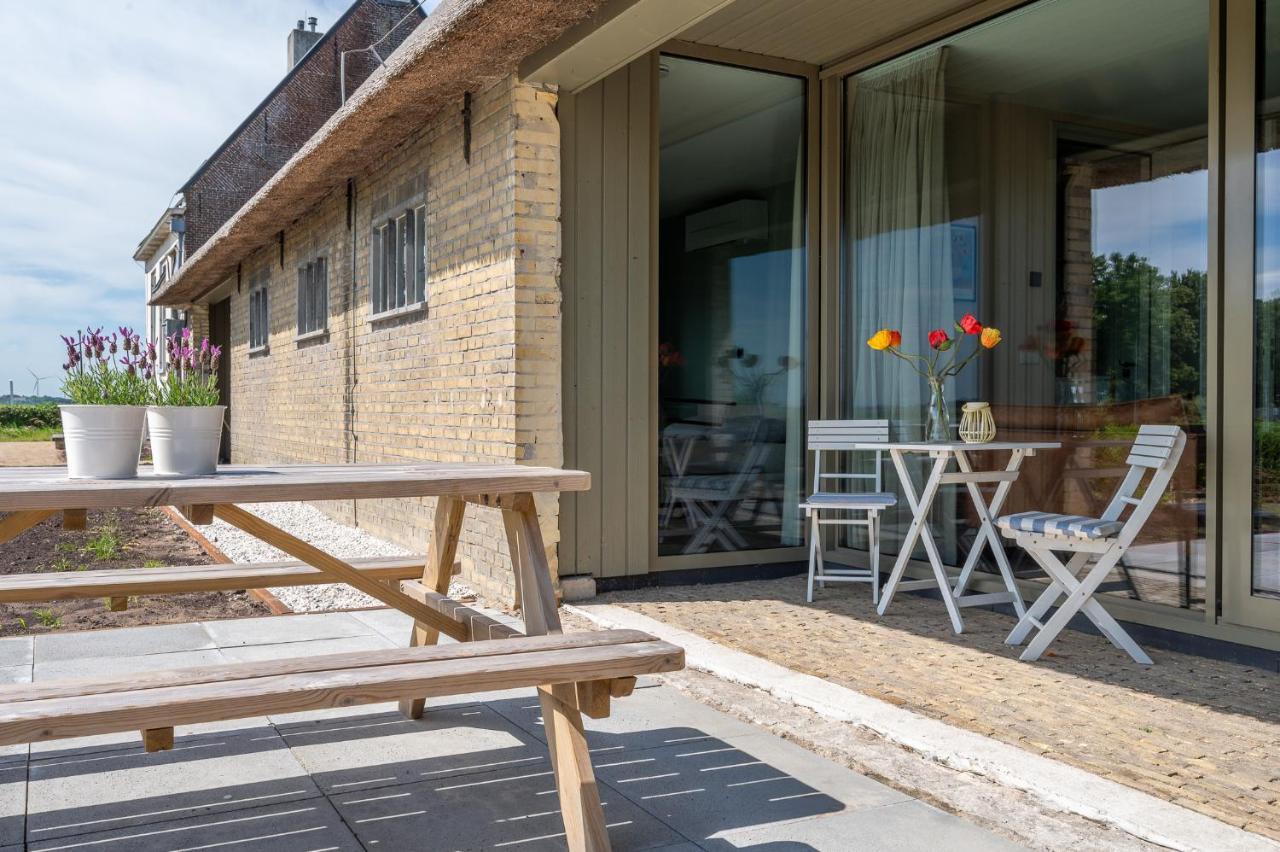 Appartement De Dageraad In Monumentale Boerderij Kimswerd Exterior photo
